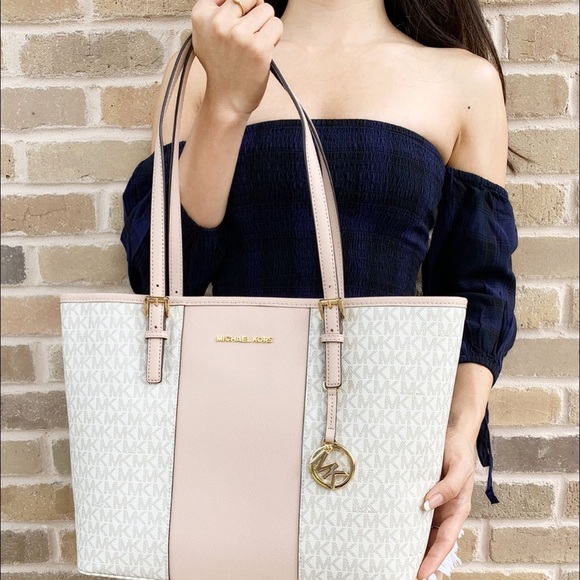 Michael Kors Handbags - Gaby’sBags 👜💕- NWT Michael Kors Carryall Tote